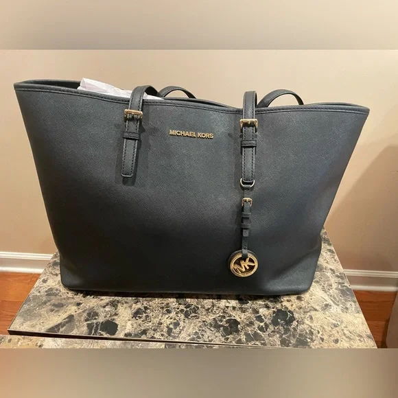 Michael Kors Jet Set Carryall Tote in Black - Picture 2 of 14
